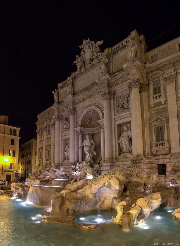 Fontana di Trevi by night