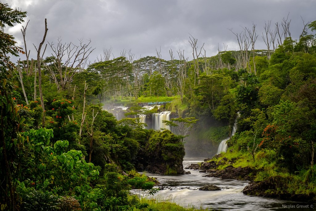 Peʻepeʻe Falls